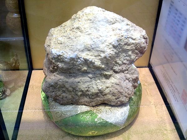 ＜北投石＞＠「龍神」中央区元町...
