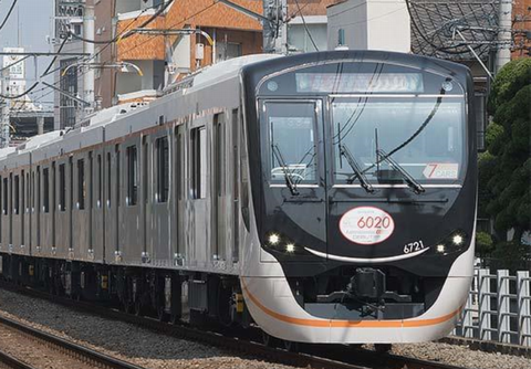 「６０２０系電車」運行開始＠東...