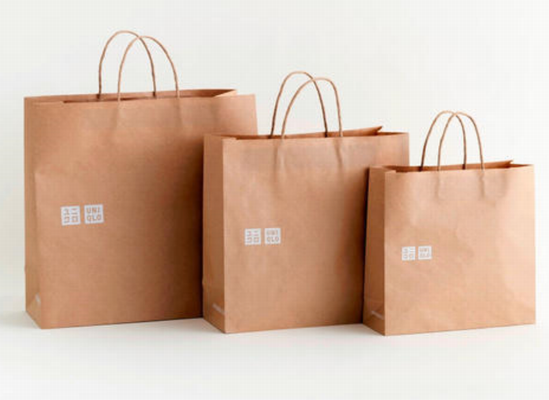 ショッピングバッグを紙製に切り...