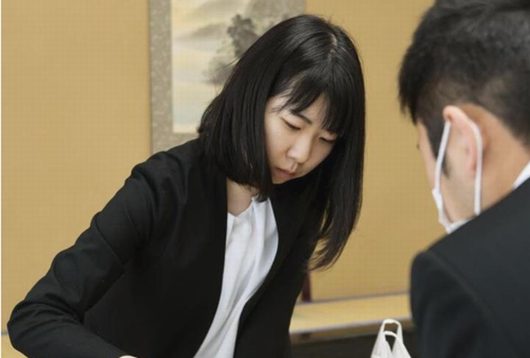 ＜西山朋佳三段＞、女性初の四段...