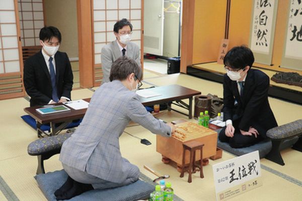 ＜豊島将之二冠＞＠第６２期王位...