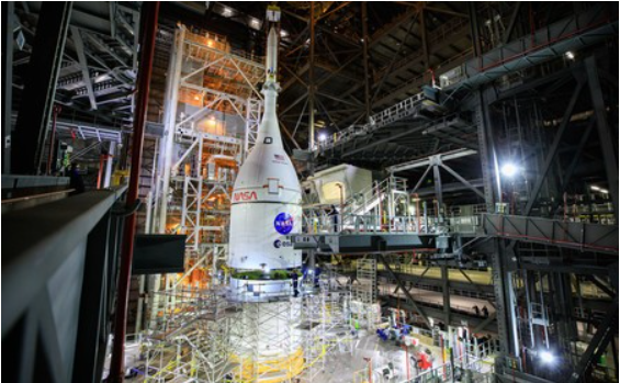 新型ロケット「スペース・ローン...