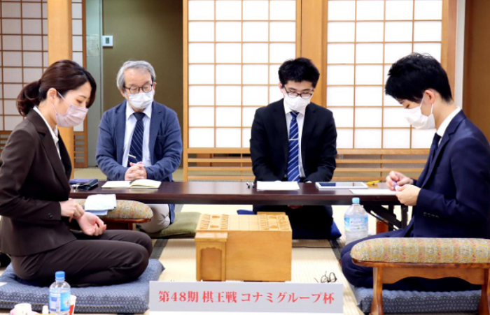 ＜里見香奈女流四冠＞（３６）女...