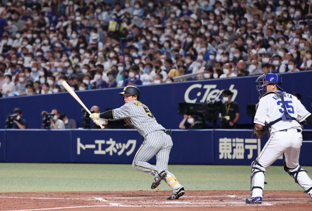＜近本光司＞２８試合連続安打＠...