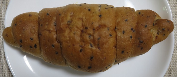 ＜パン＞（８４０）黒胡麻塩パン...