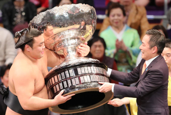 大関＜霧島＞優勝＠大相撲九州場...
