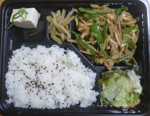 青椒肉絲弁当＠ファミリー餃子屋...