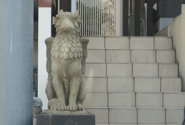 気になる〈石像〉
