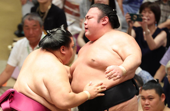 ○＜御嶽海＞「寄り切り」●「貴...