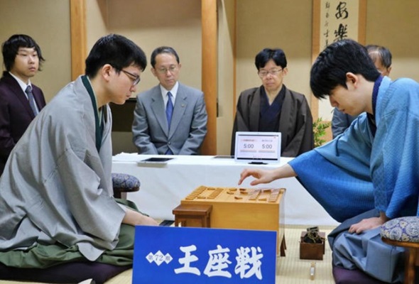 ＜藤井聡太王座＞（３１０）王座...
