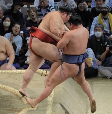 ●＜熱海富士＞　「勇み足」　○...