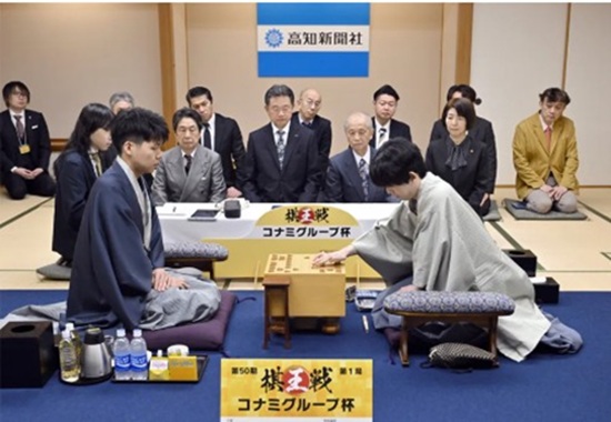 ＜藤井聡太棋王＞（３２３）１勝...