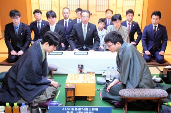 ＜藤井聡太王将＞（３２８）初黒...