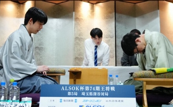 ＜藤井聡太王将＞（３３３）４連...