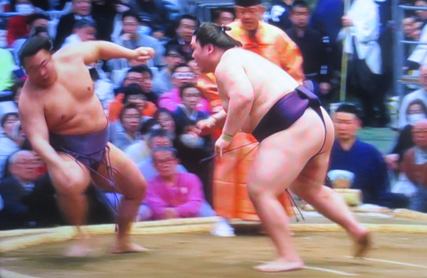 ●＜翔猿＞「押し出し」○＜王鵬...