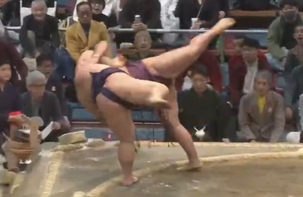 ○＜草野＞「下手投げ」●＜狼雅...