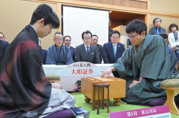 ＜藤井聡太名人＞（３３５）１勝...