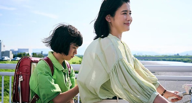 【　主演の＜鈴木唯＞、＜石田ひ...
