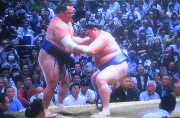 ●＜玉鷲「寄り切り」○＜大の里...