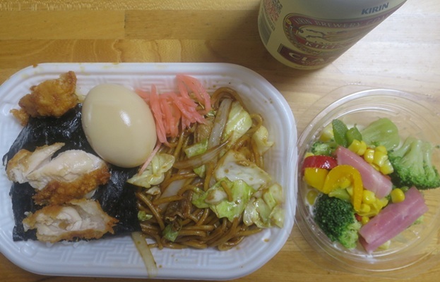 煮たまご入りとりめし焼きそば弁...