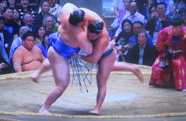●＜大の里＞「上手ひねり」○「...