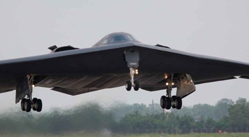 米軍、Ｂ２爆撃機が基地離陸