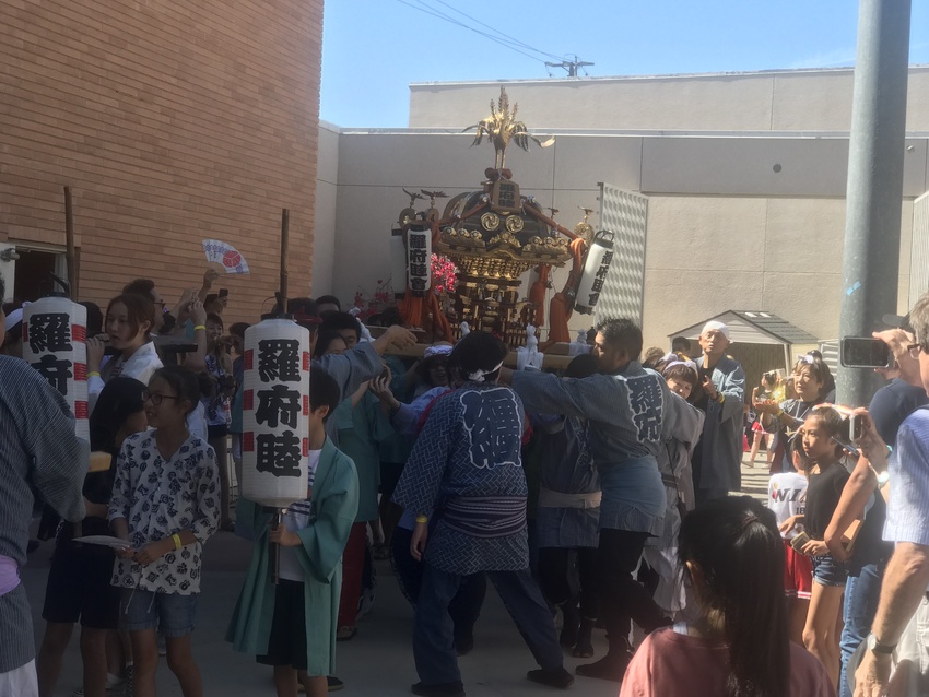 お神輿があがりました。 かっこ...