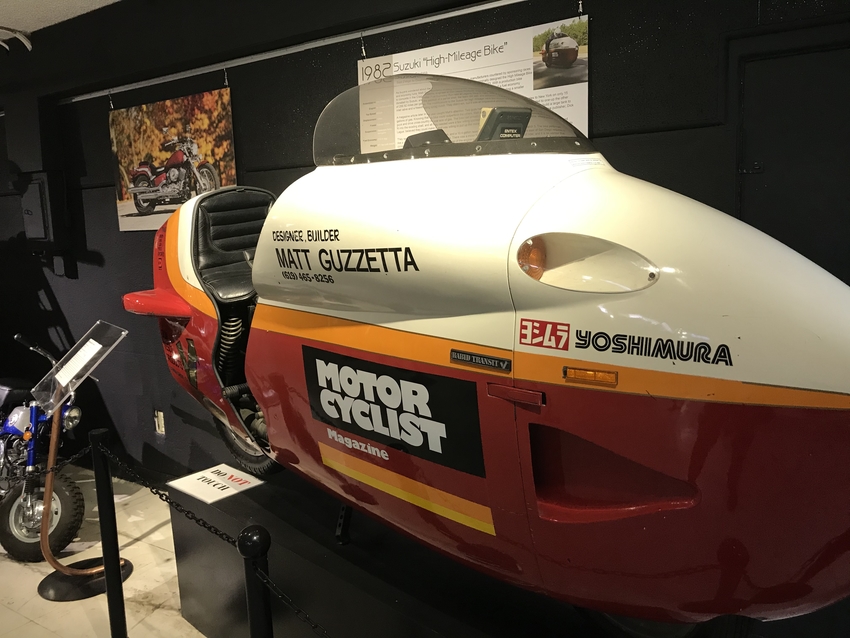 1982年車。スズキ製のバイク...