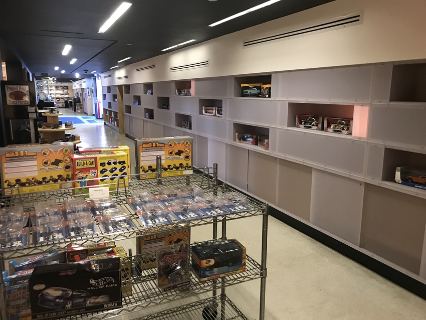 模型やマグカップ、ジャケットな...