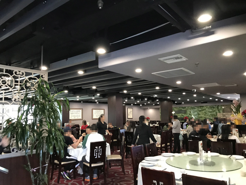 広くキレイな店内
