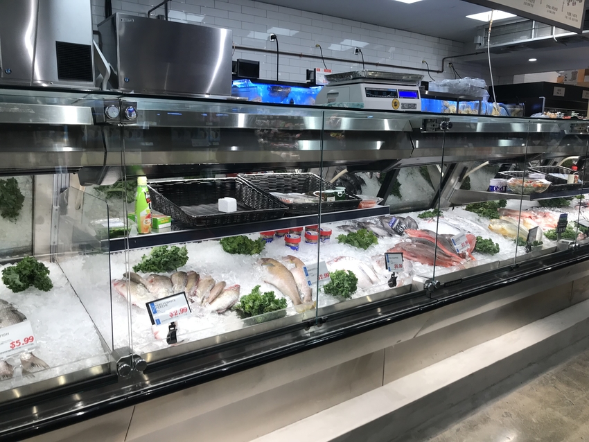 鮮魚売り場のもキレイで美味しそ...