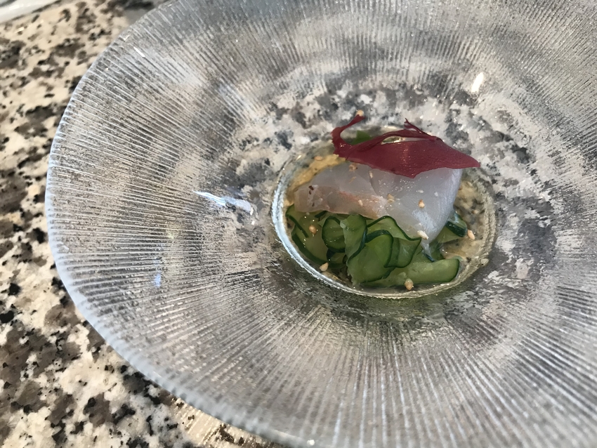 付き出しが涼しげなお皿でオシャ...