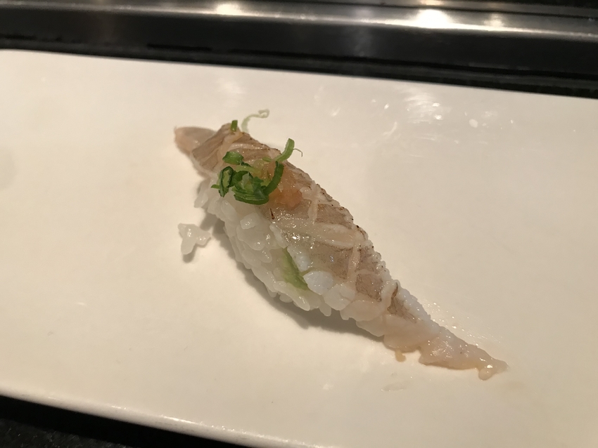平目のエンガワは少し炙ってあり...