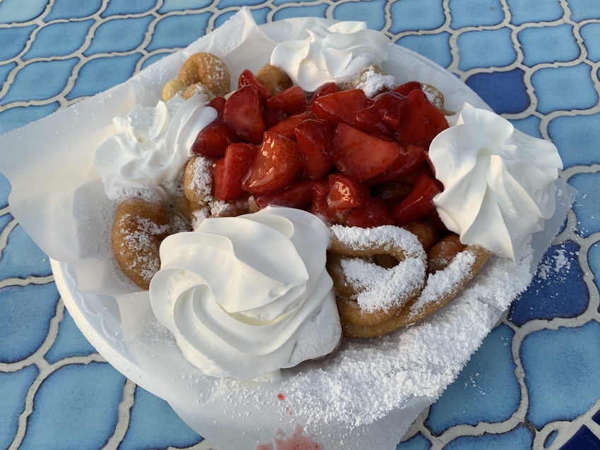 Funnel Cakeがいちご...