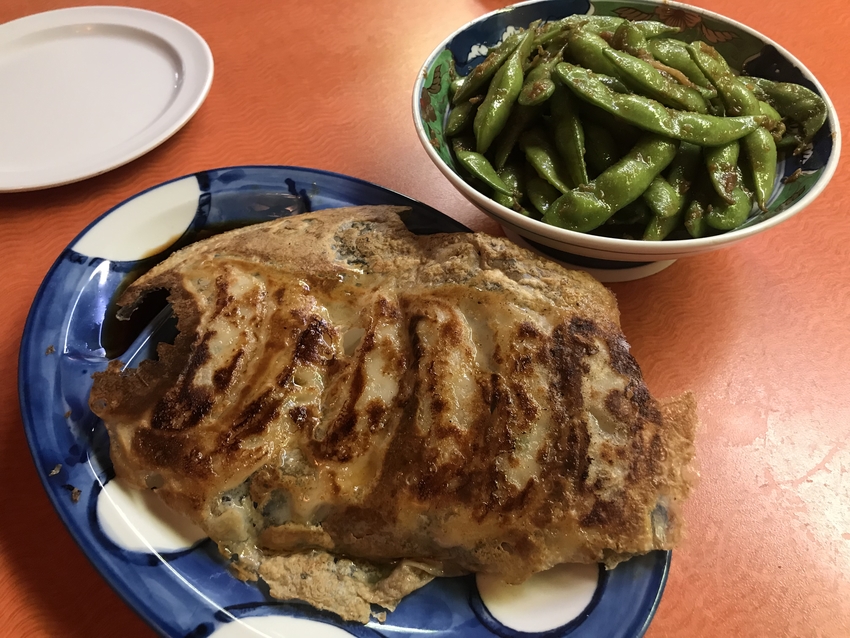 餃子とガーリック枝豆 ビールが...