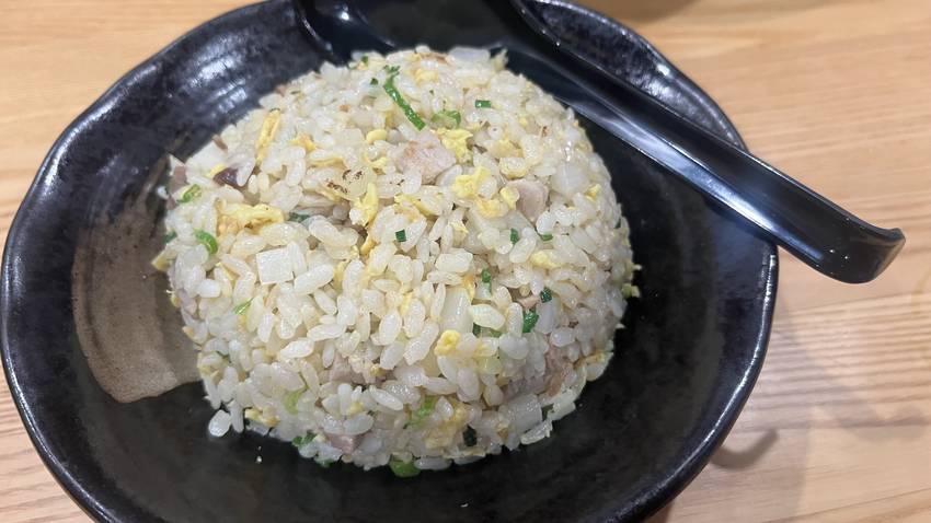 チャーハン 強火でいためられた...