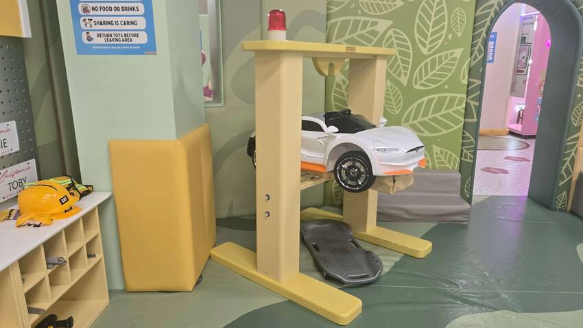 車の整備が出来るおもちゃ、初め...