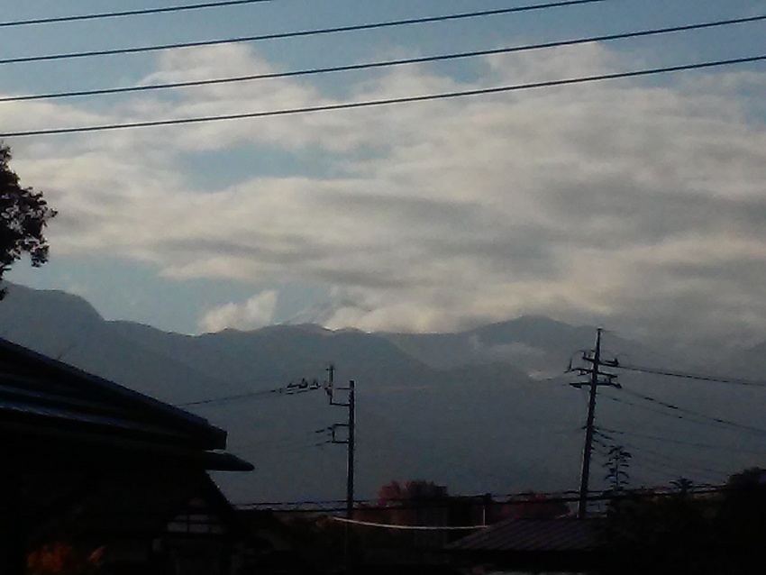 富士山はまだ雲フトンの中です❗