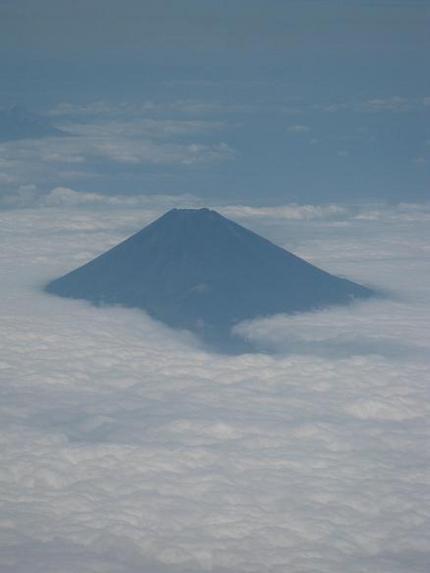 雲の上の富士山