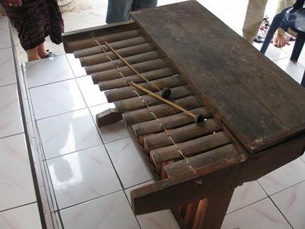 竹製のオルガン