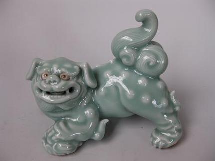 青磁獅子置物