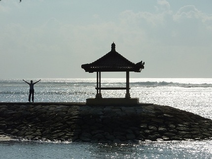 サヌールの海岸