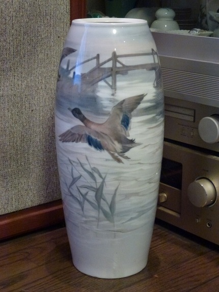 彩磁鴨風景文花瓶