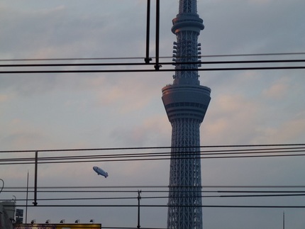 スカイツリーと飛行船