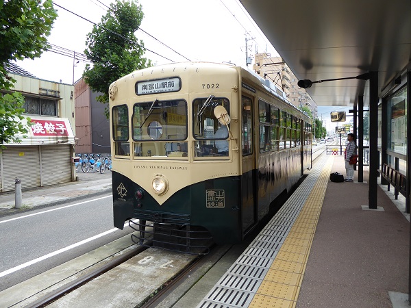 外部です。