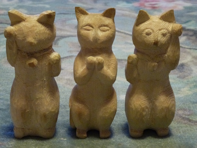 木彫りの招き猫　その3