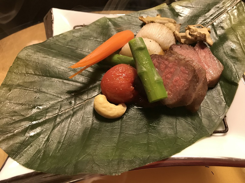 和牛の朴葉焼き　長芋　茸　アス...
