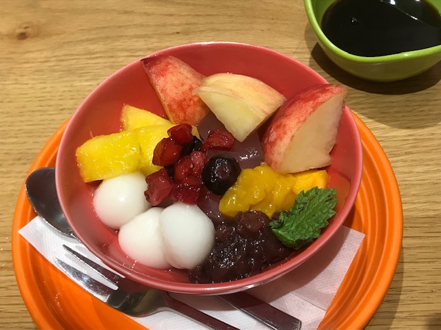 桃の白玉あんみつ