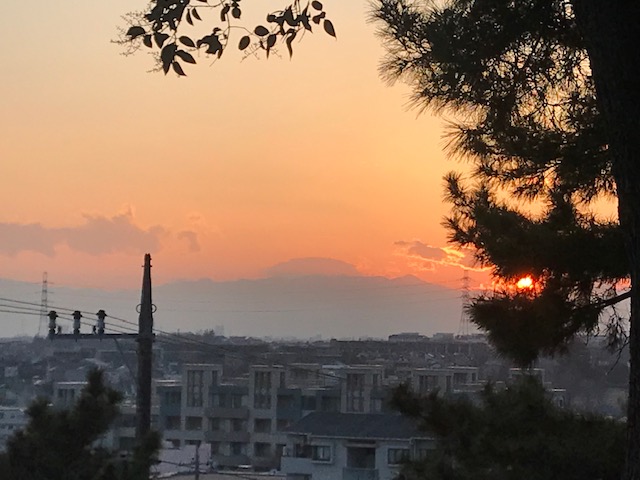 雲の中の富士山？