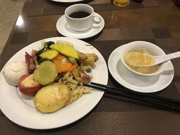ホテルの朝食（バイキング）